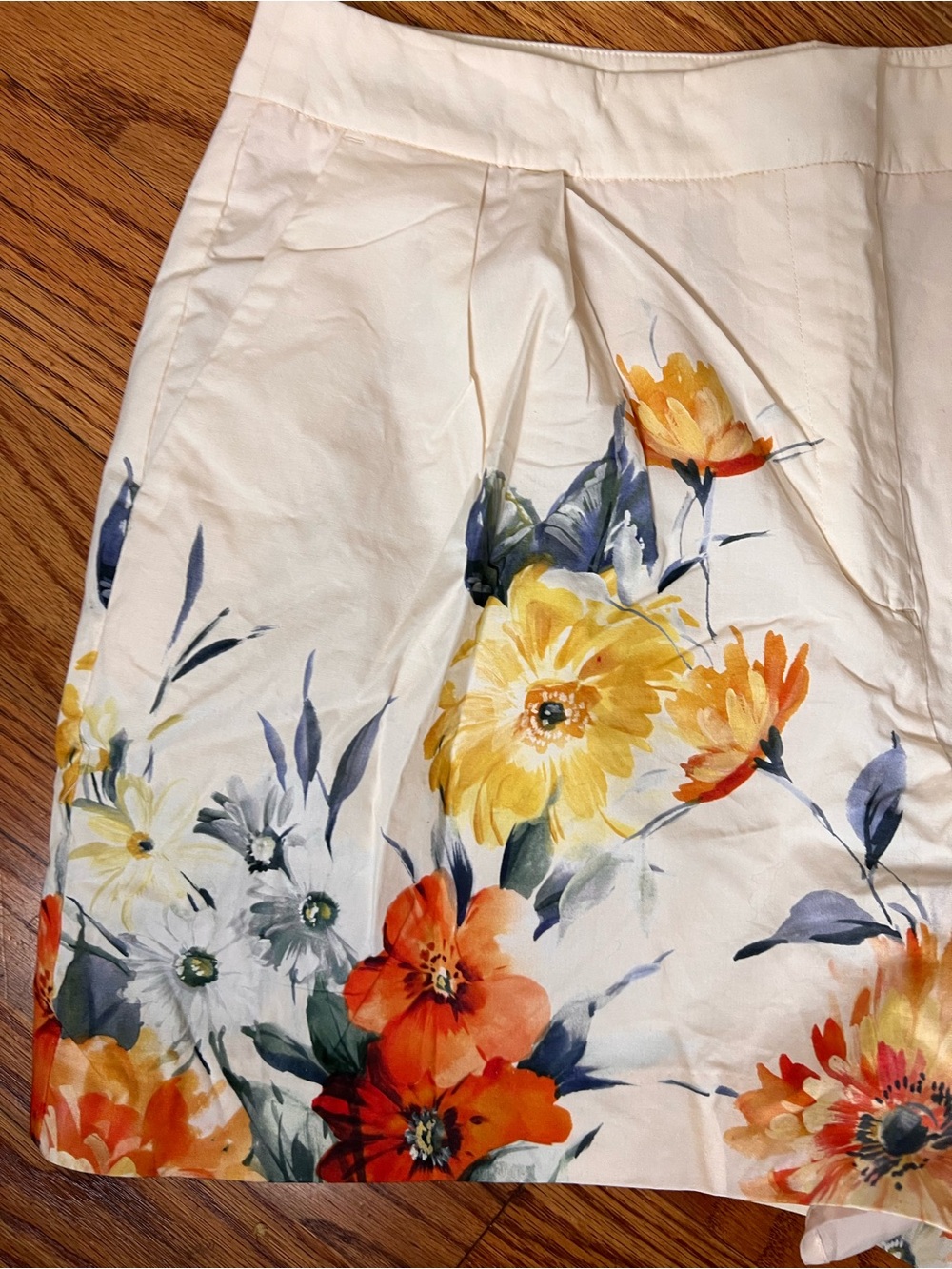 Express Floral-Print Cream High-Waist Women's Shorts - Picture 4 of 9